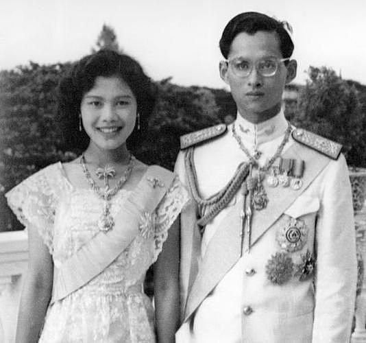 泰国王太后诗丽吉逝世享年93岁，普密蓬时代终结，后宫恐更加混乱（组图） - 4