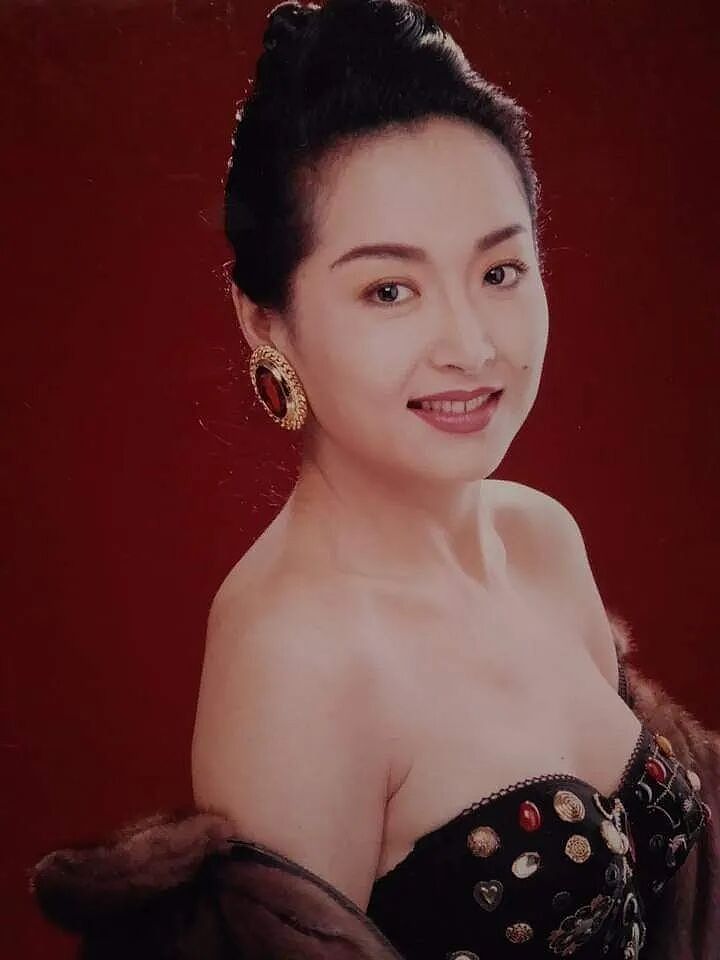她是“东方梦露”,20岁力压林凤娇成影后,却被骗婚当三房太太,惨遭大房下降头(组图) - 9