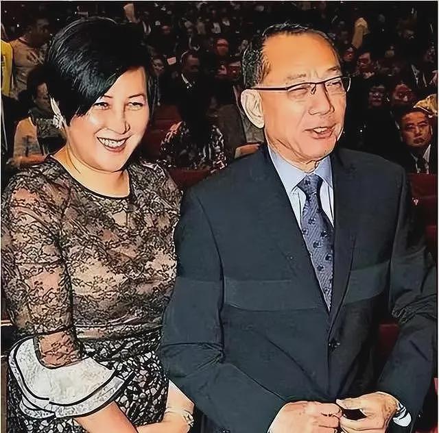 166亿债务压顶，照摆21桌晚宴请圈内人撑场，杨受成此举有心机（组图） - 11
