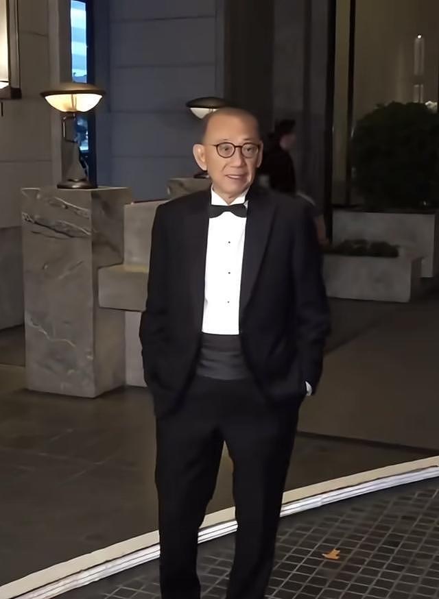 英皇老板设宴庆祝结婚40周年!大半港圈艺人出动,阿娇健康引担忧(组图) - 1
