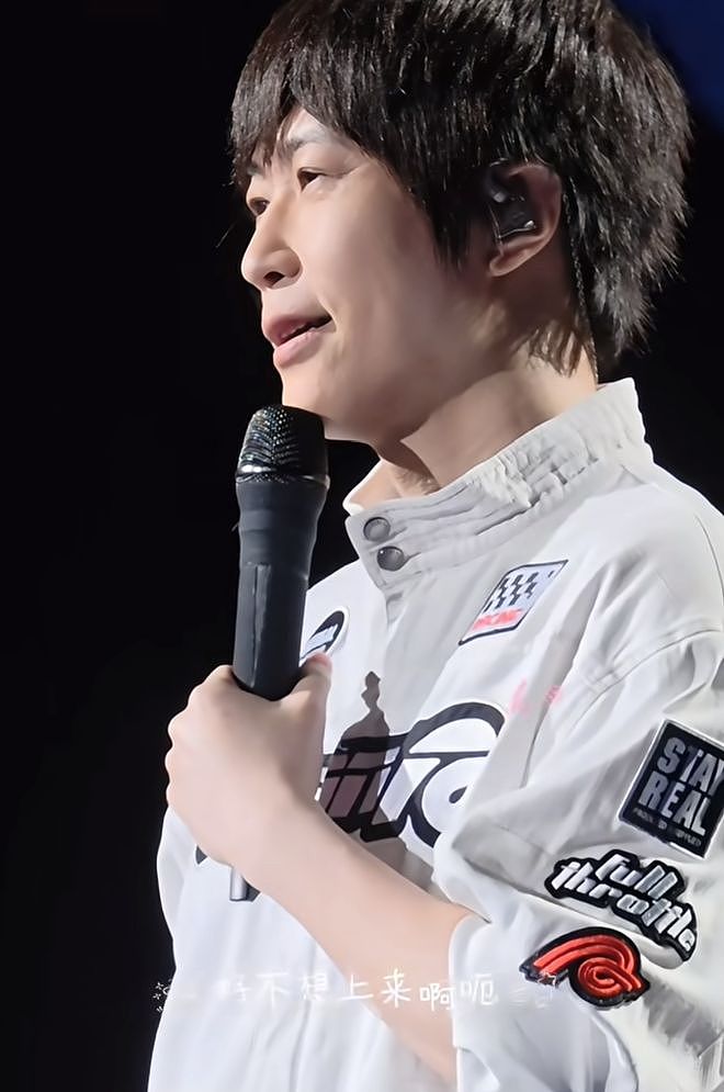 五月天力捧台独艺人惹争议!暖场演出歌迷无声抗议,阿信上台卖惨(组图) - 1