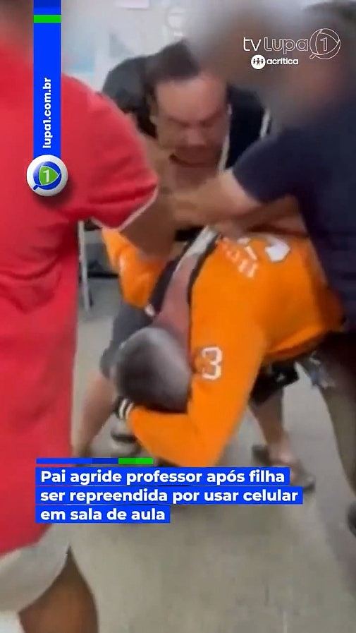 画面疯传!学生上课玩手机被骂,躁父冲到学校狂打老师头部9拳(组图) - 3