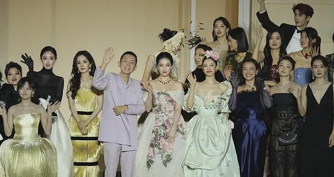 钟楚曦过往争议被扒，对苗苗黑脸、戛纳霸占楼梯，一进圈就有野心（组图） - 2