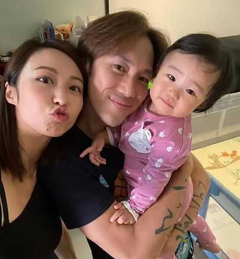 恭喜怀二胎？偷过生日小腹隆起，4字回应猜测（组图） - 9