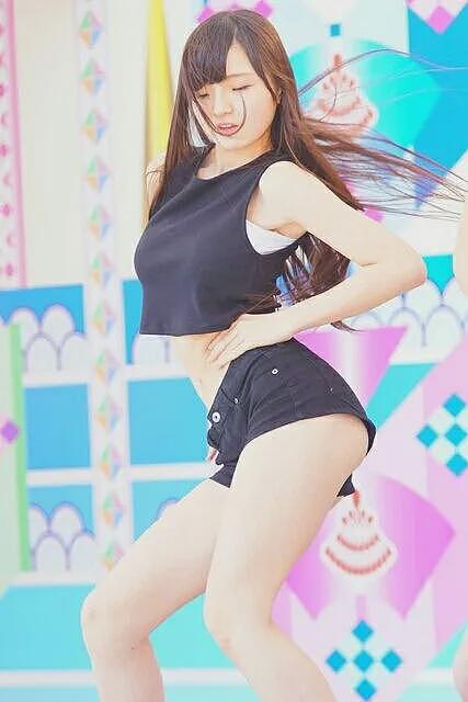 【美女】15岁女孩“发育过猛”，身材太傲人，网友感慨：天生丽质难自弃（组图） - 5