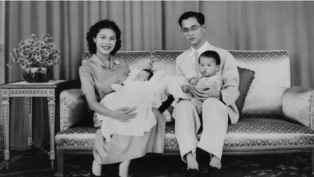 93岁泰王太后去世，王室夺嫡大战白热化？大公主昏迷、准太子羽翼未丰，泰王下令全国哀悼1月（组图） - 16