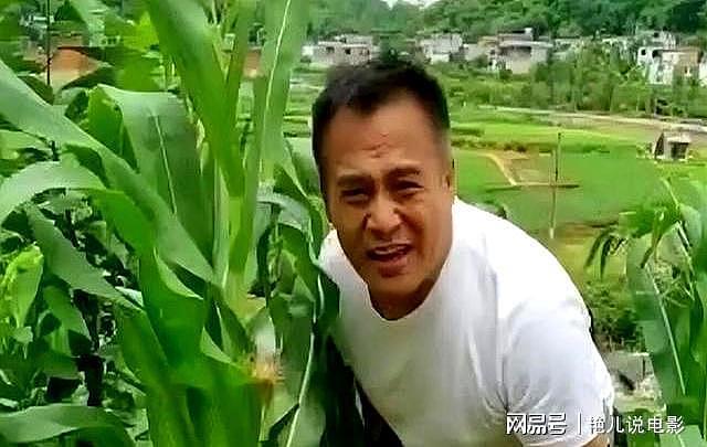 他入行30年不温不火,没戏拍就回村务农,如今54岁终于火了(组图) - 5