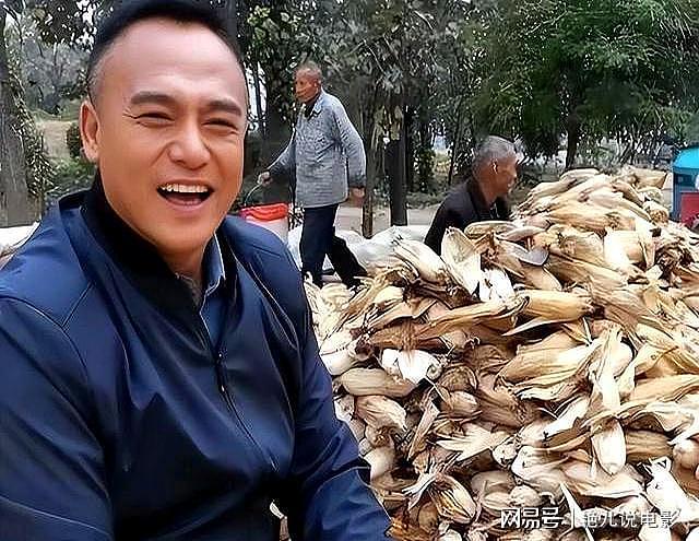 他入行30年不温不火,没戏拍就回村务农,如今54岁终于火了(组图) - 6