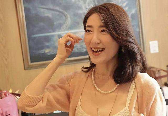 香港过气艳星和相恋24年富商男友分手,两人都患癌(组图) - 4