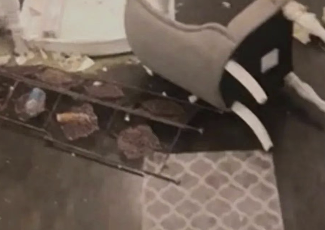 细思极恐！妹子网恋闪婚后莫名病倒，丈夫私藏昏迷裸照，瞬间化身恶魔，遭折磨45分钟（组图） - 8