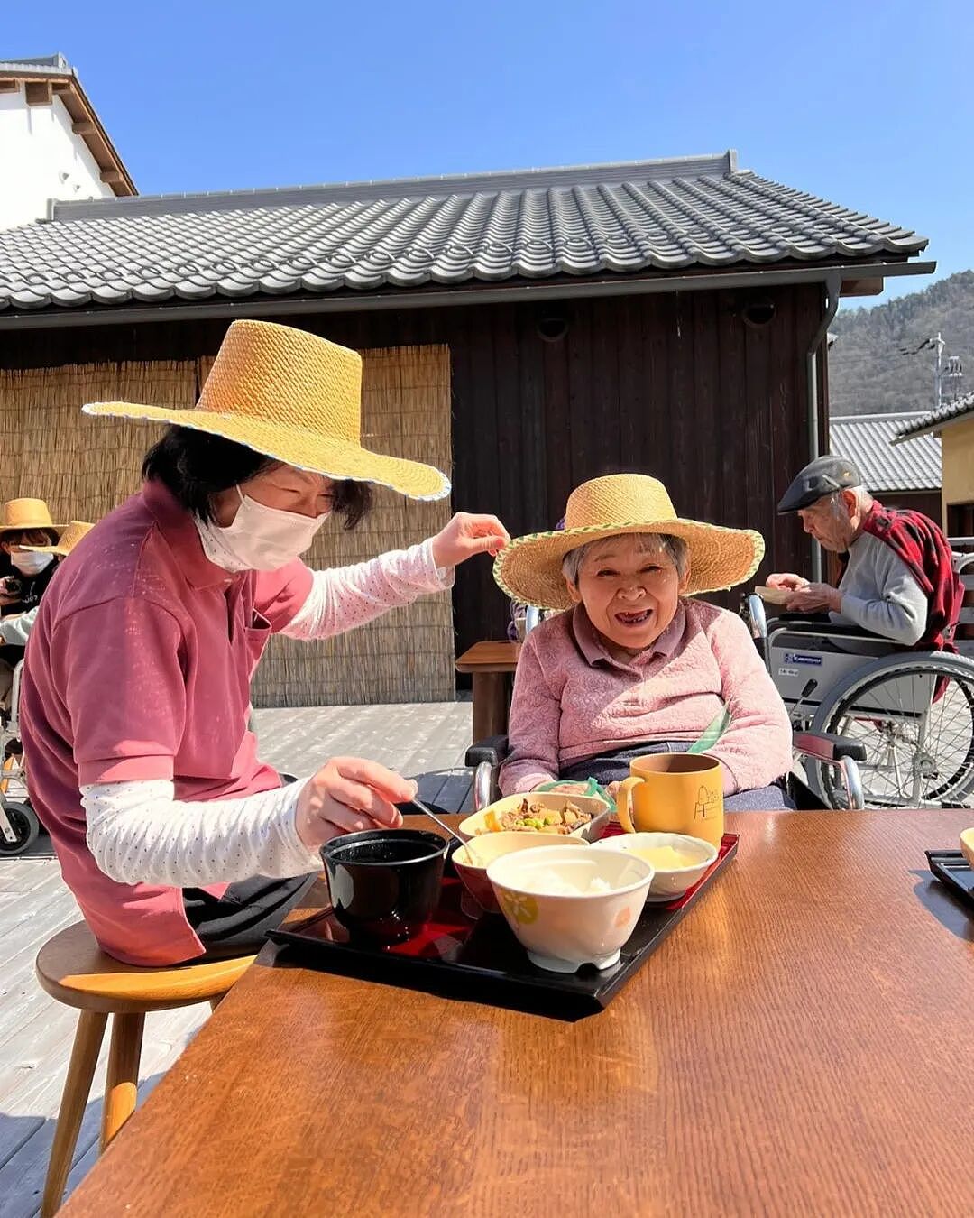 日本“牛郎店”,已经开进养老院了……(组图) - 20