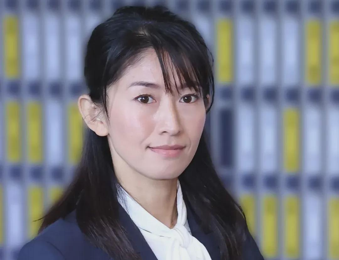 日本写真女星成内阁政务官,性感照片全网刷屏(组图) - 13