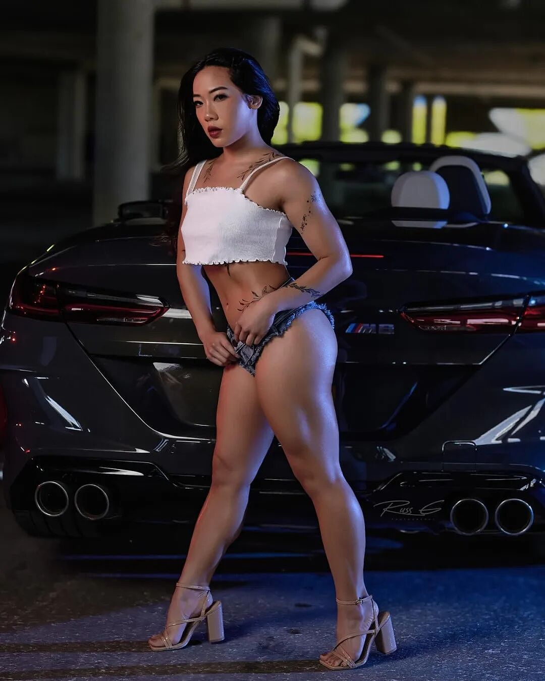 【美女】澳洲亚裔钢管舞肌肉女新作品上线！亮闪闪油腻腻的胴体在国体摔跤（组图） - 1