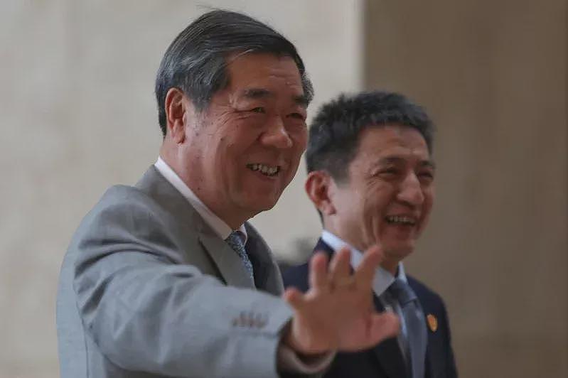 曾被贝森特斥无礼，李成钢仍出席第五轮经贸磋商（图） - 1