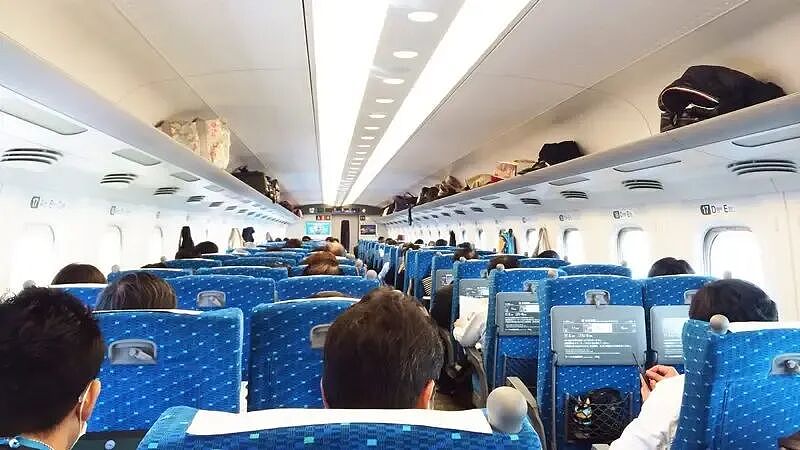 网友热议！日本新干线上中国男童硬闯他人座位看富士山，父母全程无视，日本老人拉窗帘抗议（组图） - 9