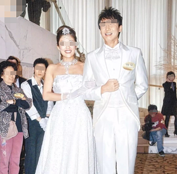 老公出轨她力挺？蒲精港姐嫁花心沟女王、老公拖妹开F她帮澄清，今拼死追三胎维系婚姻？（组图） - 13