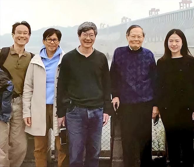 网传杨振宁长子一年前病逝,讣告及悼念照曝光,曾和爱因斯坦合影(组图) - 13