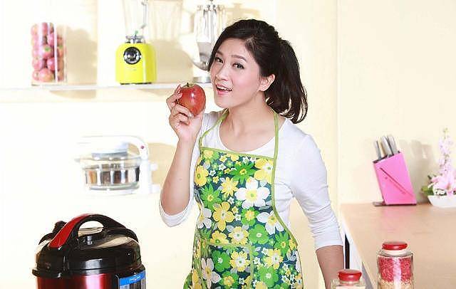 香港知名女星59岁生日，不介意老公婚内出轨（组图） - 9