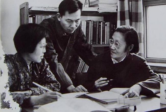她是与杨振宁合影的绝密女人，美误判放她回国（组图） - 8