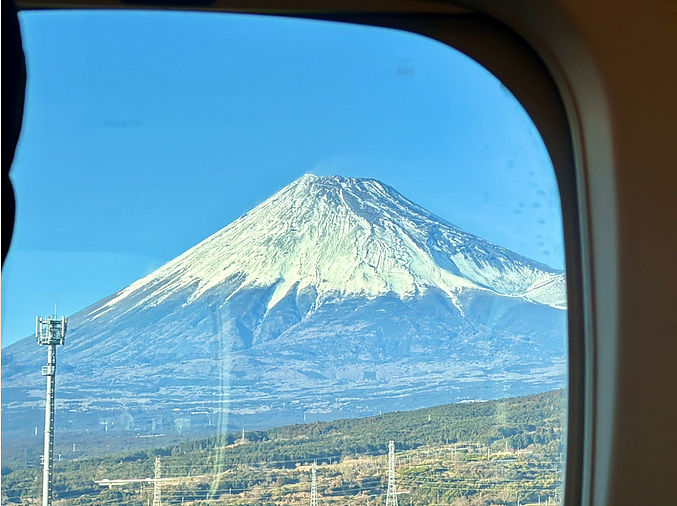 网友热议！日本新干线上中国男童硬闯他人座位看富士山，父母全程无视，日本老人拉窗帘抗议（组图） - 11