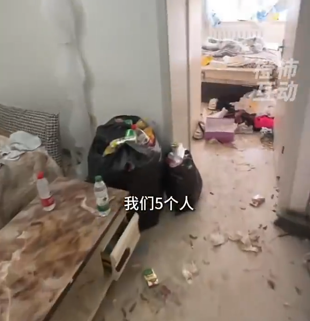 3女孩2个月将房子住“包浆”后退房,马桶堵住用猫砂盖住,还欠700元房租,房东:五个人打扫了6个小时(视频/组图) - 2