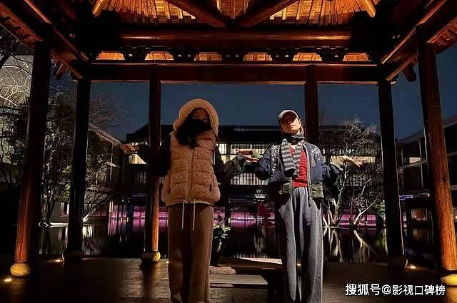 马伊琍大女儿晒和外婆合照,17岁爱马素颜出镜,长相酷似爸爸(组图) - 5