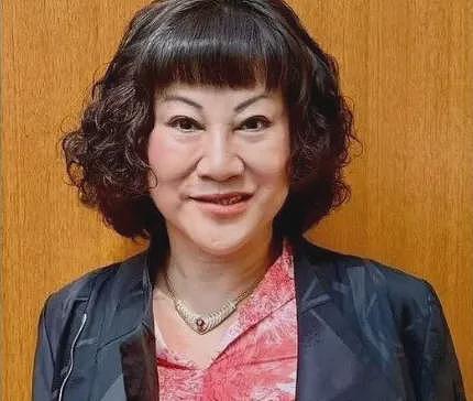 加拿大华人女富豪败诉：收购25家The Bay门店租约梦碎（组图） - 2