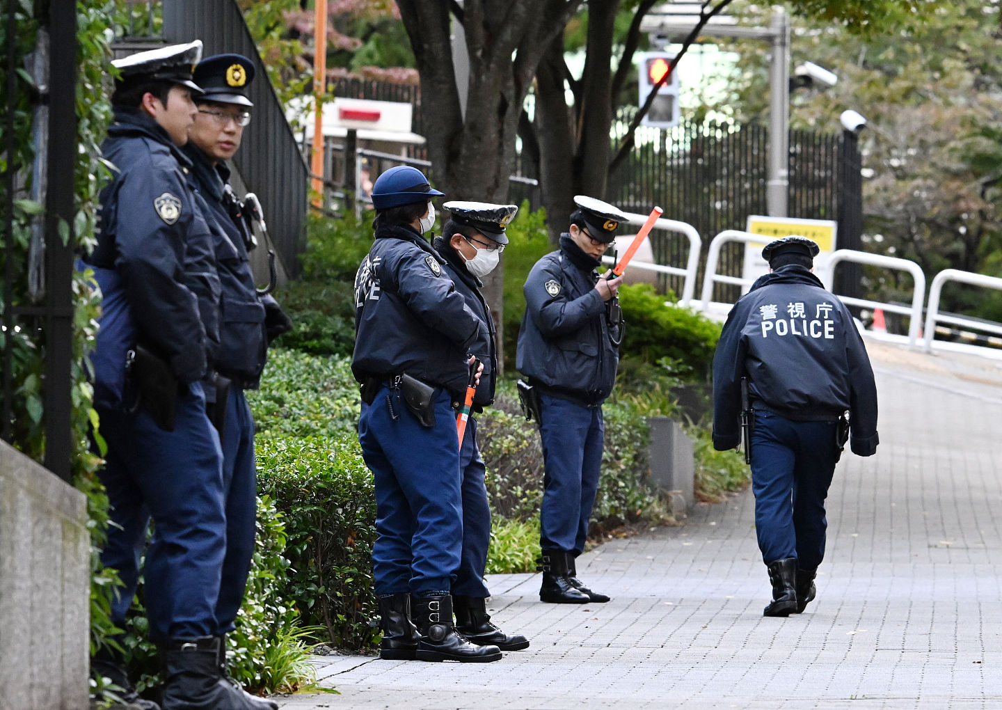 特朗普访日怕遭暗杀！日本启动“最高警戒”，动员1.8万警力防恐攻（组图） - 2