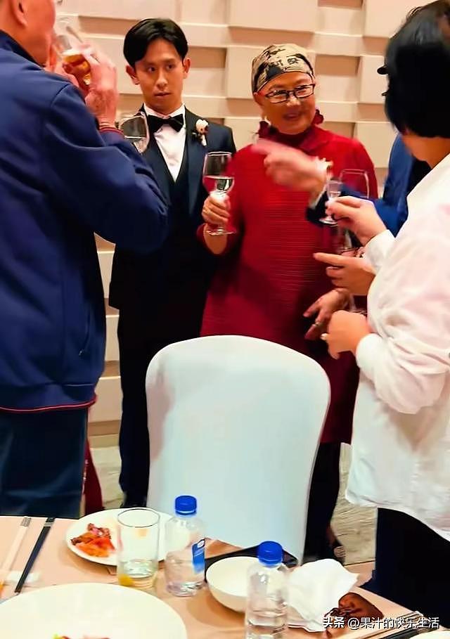 刘欢女儿刘一丝大婚!新郎正脸照曝光,长相老实耐看!二人很般配(组图) - 6