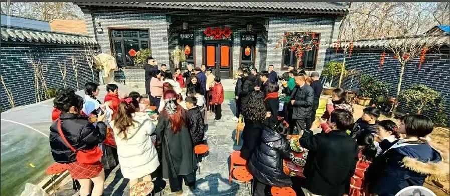 【情感】慕了慕了!河南三妯娌抱团养老火爆全网!50年不红脸,满堂儿孙争相孝顺(组图) - 1