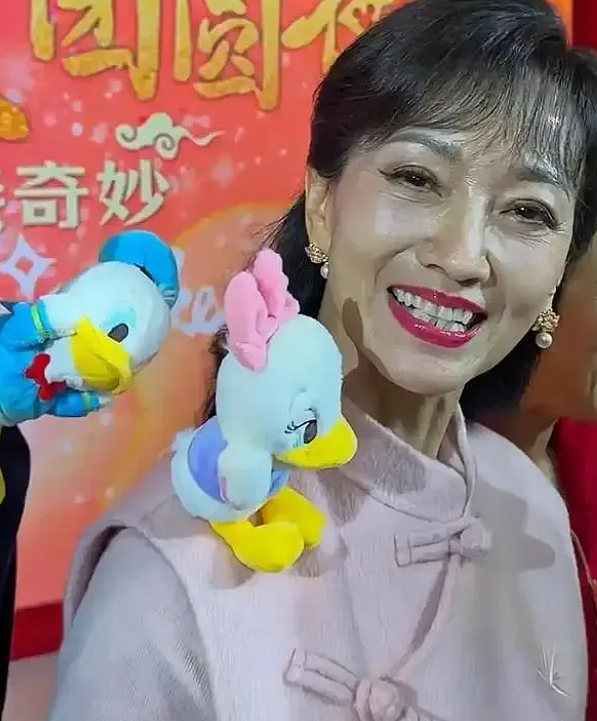 51岁何炅:看不清,手还抖,特别痛苦,急得想哭…(组图) - 14