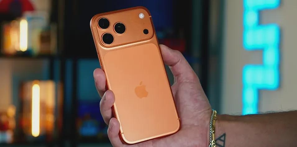 科技巨头强强联手？苹果或与SpaceX合作！IPhone 18 Pro未来可直接连卫星网络（组图） - 2