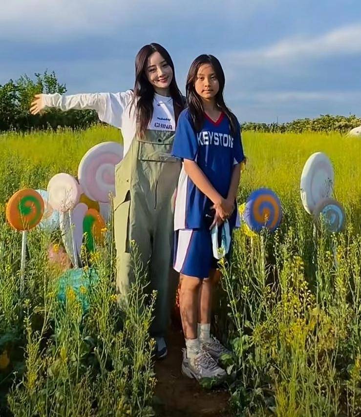 身材真好！42岁李小璐近照曝光，脸上无皱纹全身零赘肉，像小姑娘（组图） - 10