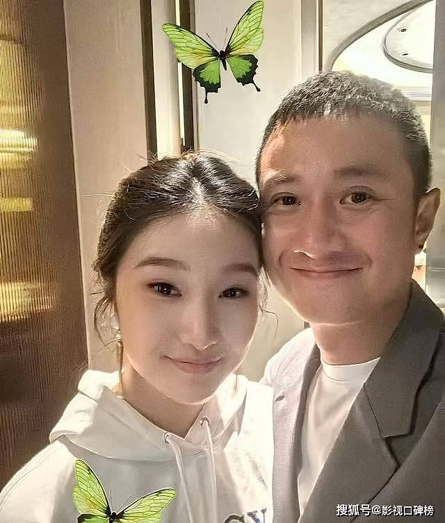 马伊琍大女儿晒和外婆合照,17岁爱马素颜出镜,长相酷似爸爸(组图) - 8