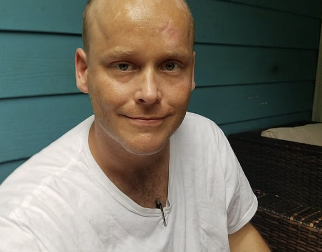 男子餐厅吃饭突然昏倒,被当垃圾丢路边彻夜等死!腐尸发紫爬满蚂蚁,父母崩溃(组图) - 1