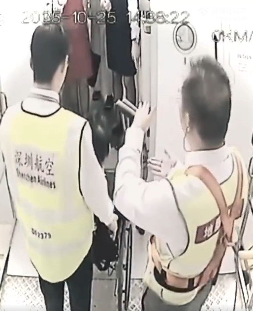 郑智化道歉！曾批深圳机场逼残疾人“连滚带爬”，监控视频曝光后大反转（视频/组图） - 4