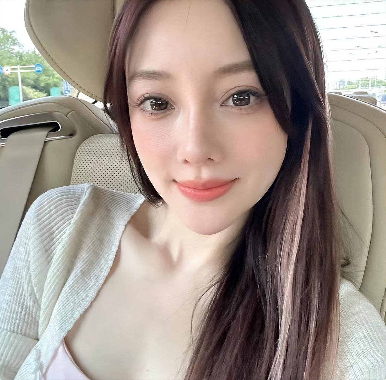 身材真好！42岁李小璐近照曝光，脸上无皱纹全身零赘肉，像小姑娘（组图） - 5
