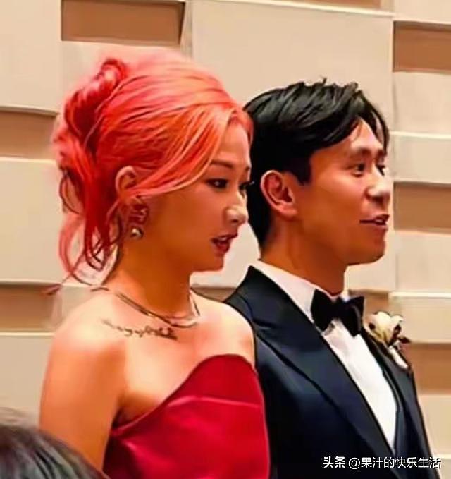刘欢女儿刘一丝大婚!新郎正脸照曝光,长相老实耐看!二人很般配(组图) - 10