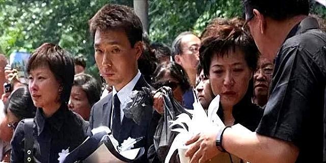 康辉哽咽,撒贝宁落泪,尼格买提痛哭,他们一生最大的遗憾是父母(组图) - 3