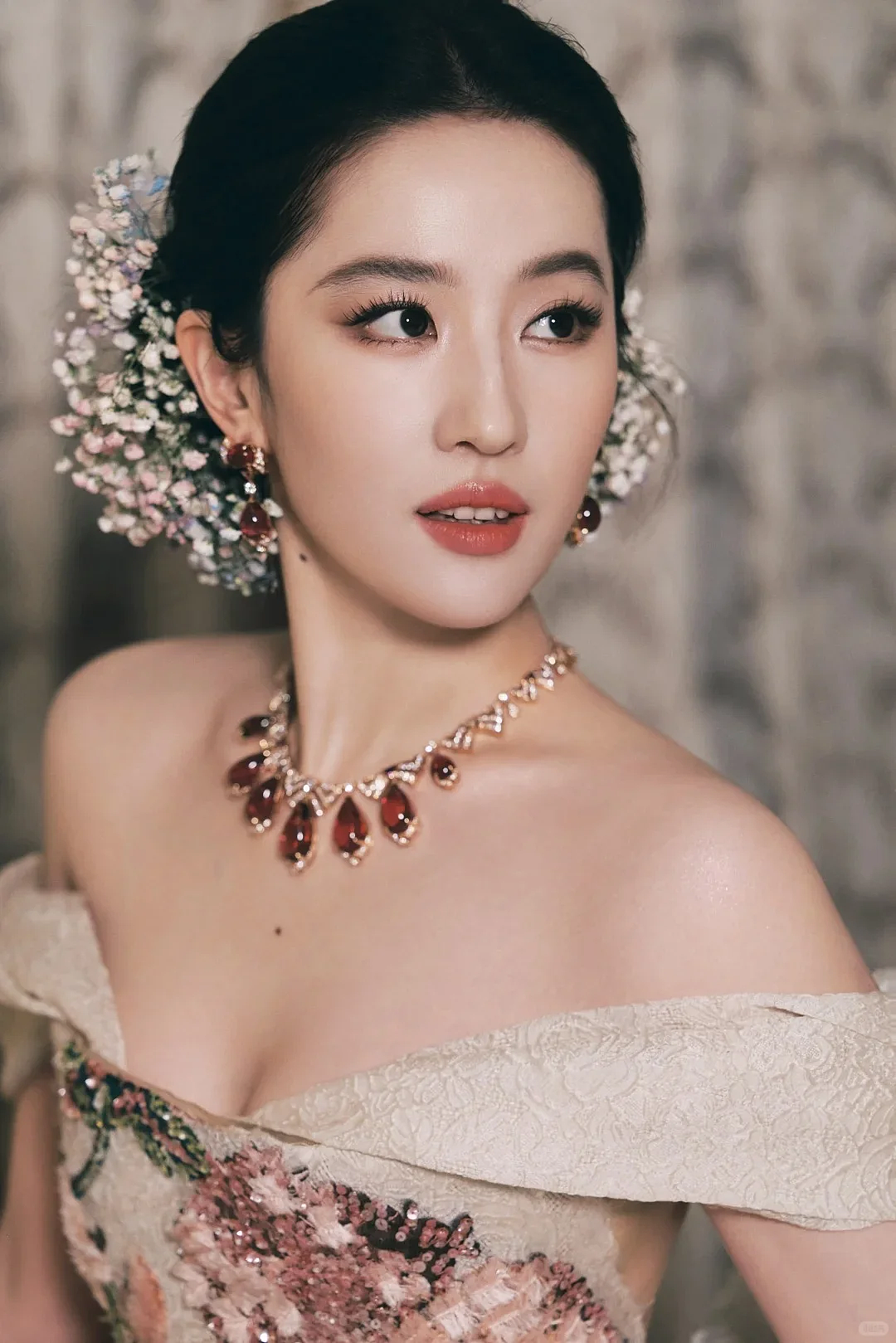 抓马到爆的VOGUE 盛典,被刘亦菲一张生图给救了……(组图) - 29