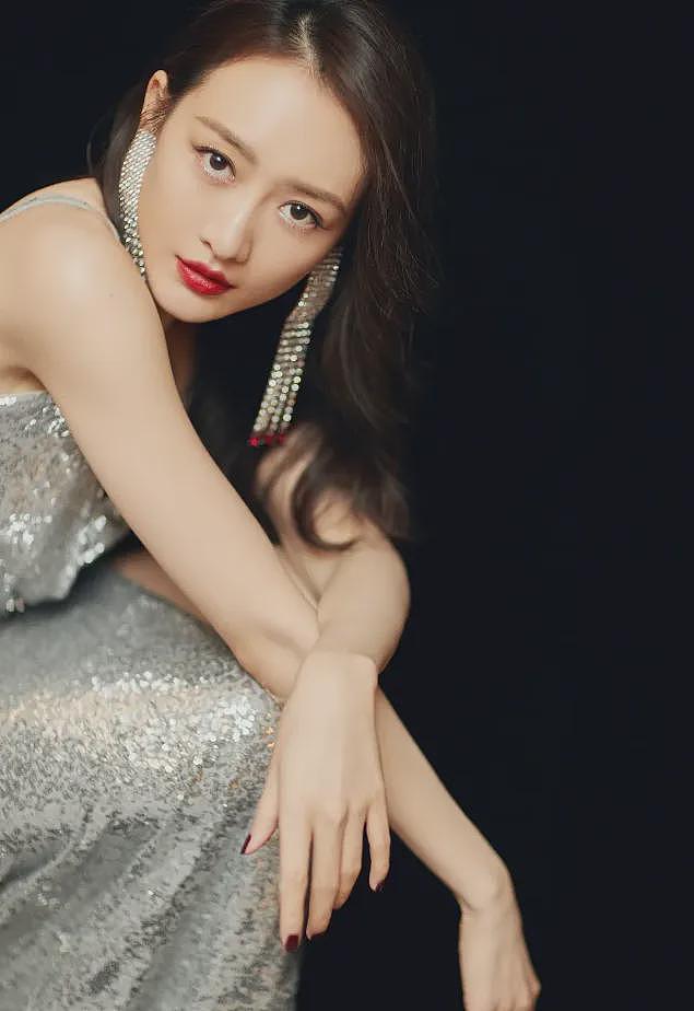 【美女】黑丝大长腿,性感又有女人味,谁谁不喜欢(组图) - 5