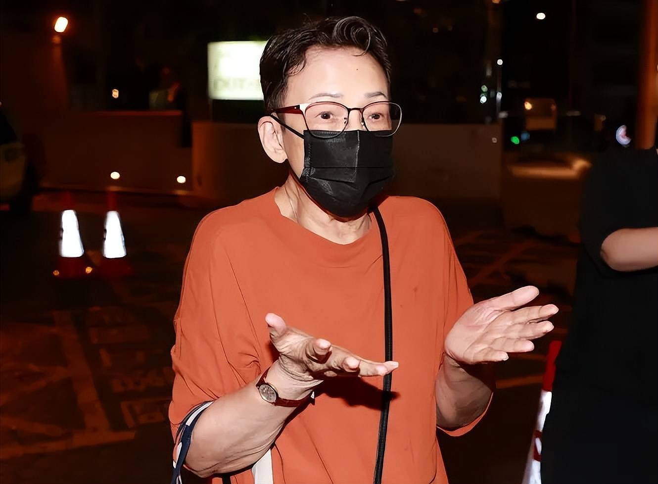 许绍雄最新情况！戴氧气罩不能说话，大半港圈明星探视人缘极好（组图） - 13