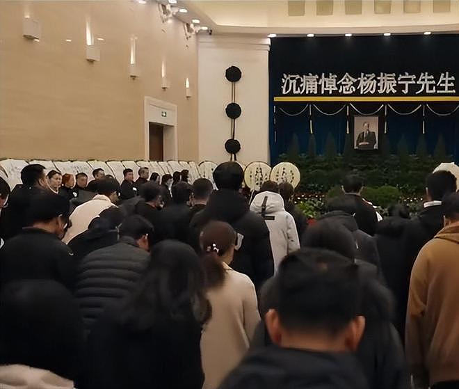 杨振宁离世前和翁帆的照片流出：日常生活丰富多彩（组图） - 2