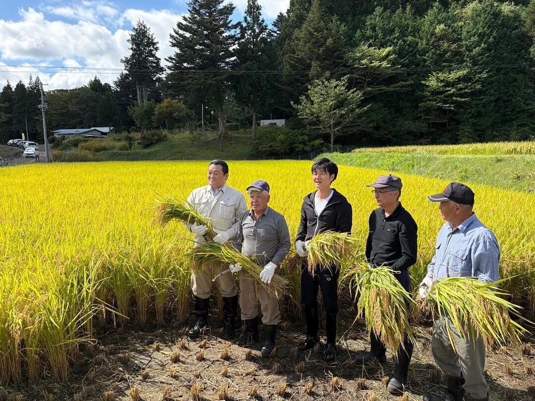 日本新任内阁大臣迷倒大批樱花妹!疯狂示爱夸帅称其是“理想型”,网友:这是真饿了(组图) - 28