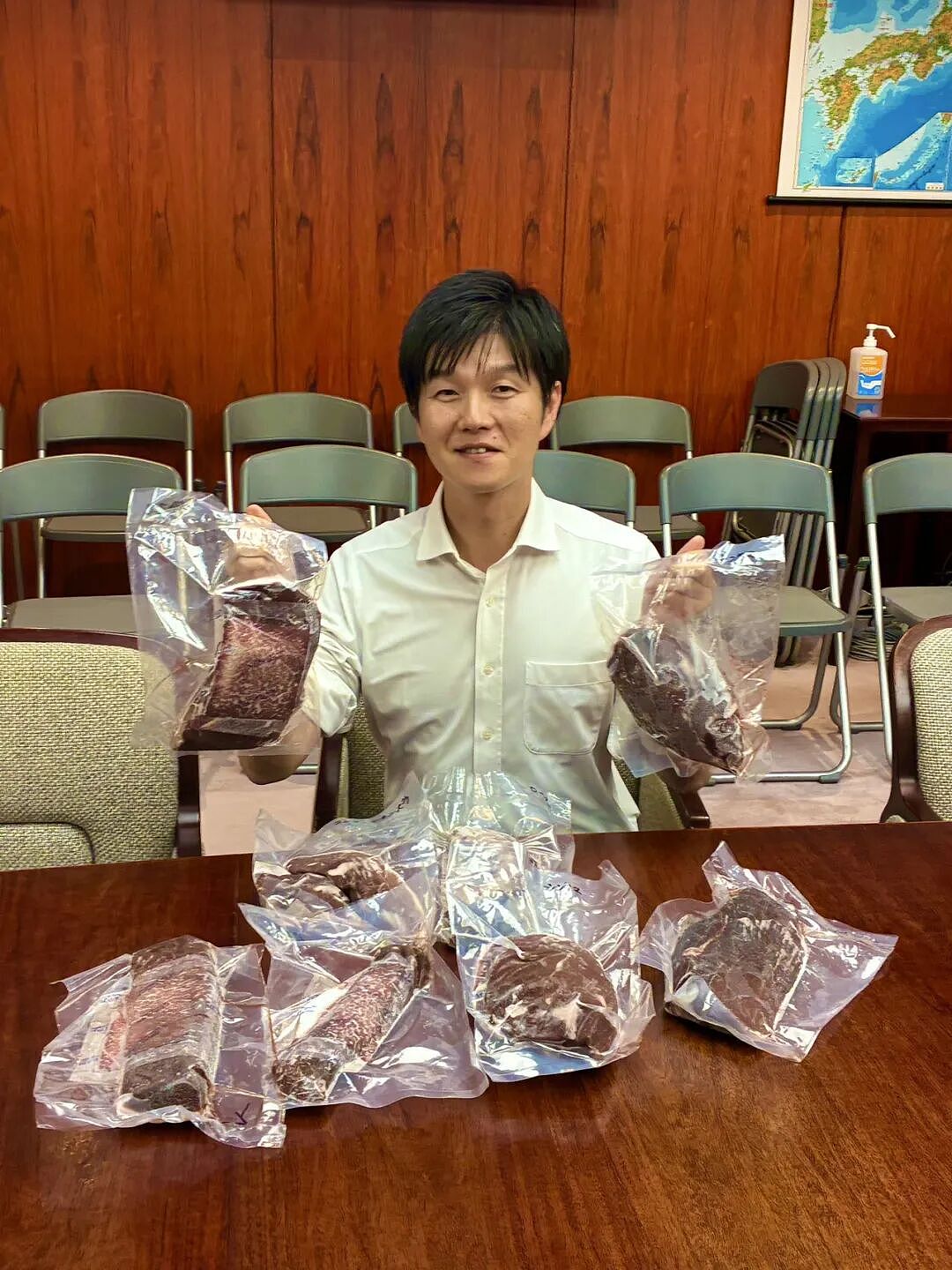 日本新任内阁大臣迷倒大批樱花妹!疯狂示爱夸帅称其是“理想型”,网友:这是真饿了(组图) - 7
