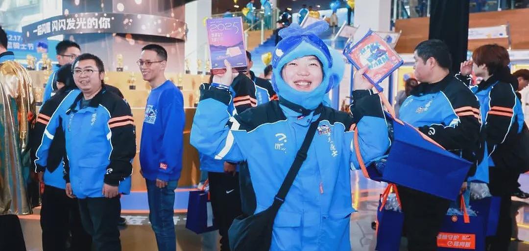 【社交】“送外卖没出息?”当年被嘲笑的重庆妹子,如今走进了人民大会堂(组图) - 7