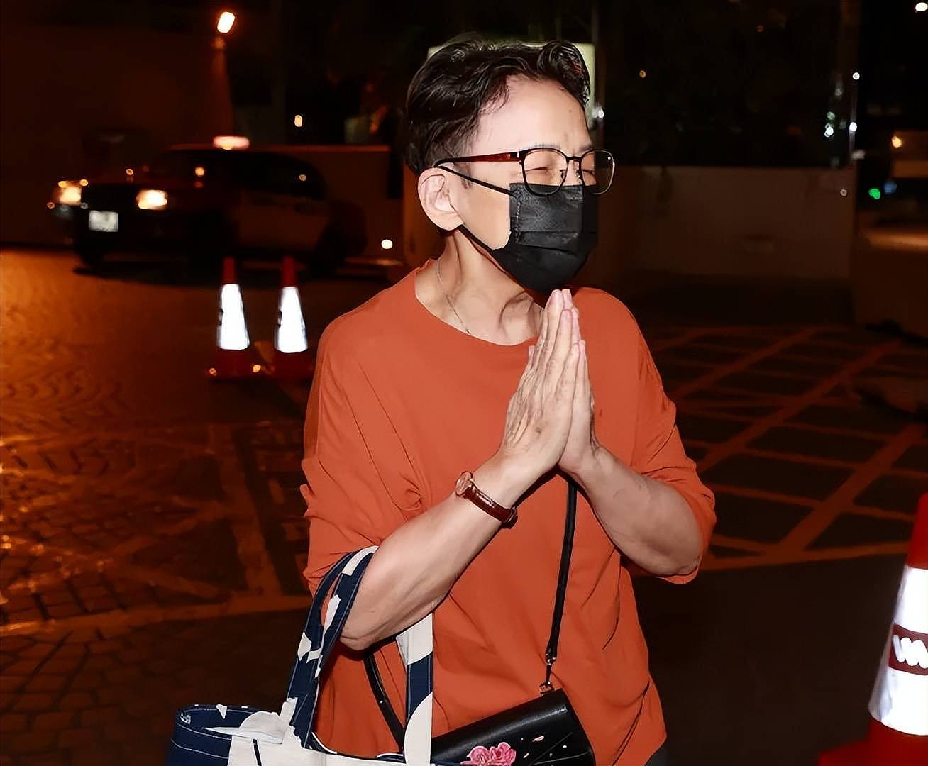 许绍雄最新情况！戴氧气罩不能说话，大半港圈明星探视人缘极好（组图） - 11