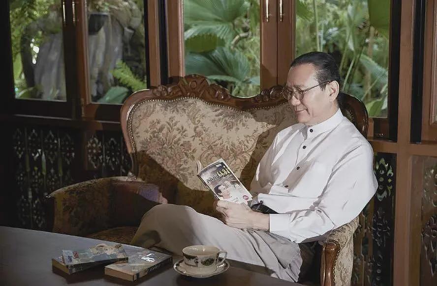 他3次自杀，50岁出家，70岁裸捐200亿（组图） - 5
