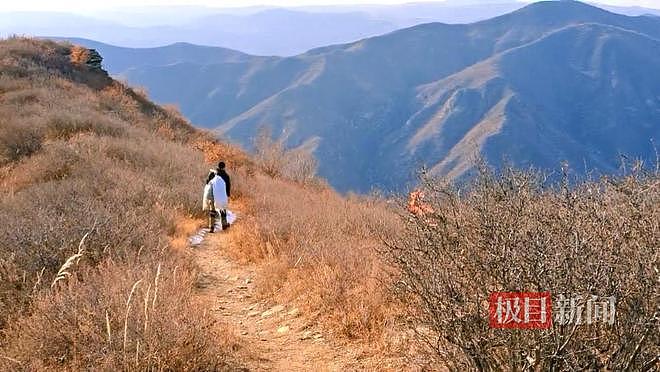 男子进山捡垃圾10年捡10万个饮料瓶，卖了8000元都捐了（组图） - 1