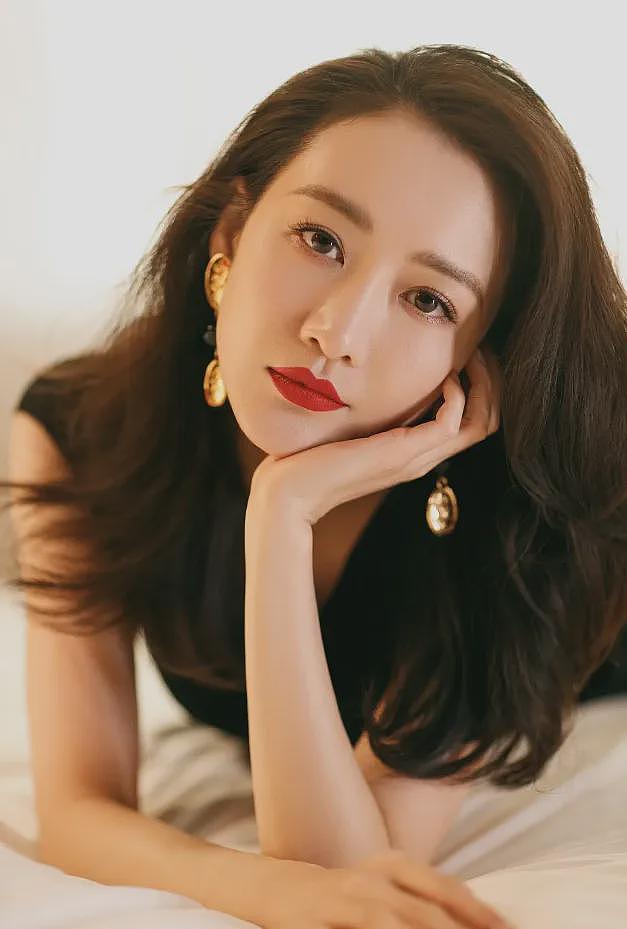 【美女】黑丝大长腿,性感又有女人味,谁谁不喜欢(组图) - 3